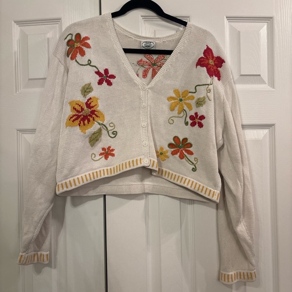 Vintage | M/L | Embroidered Floral V-Neck Cropped Sweater Cardigan - Cream - Picture 2 of 4